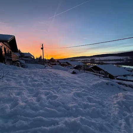 Chalet Charmant Renove Au Bord Du Lac St Point Montperreux Exterior foto