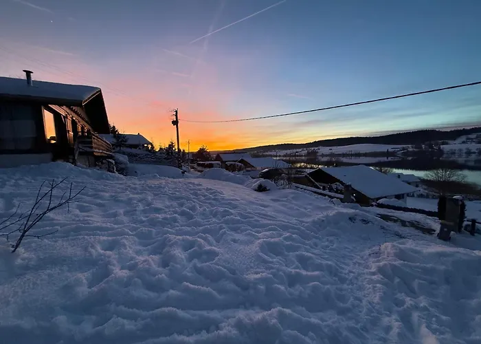 Chalet Charmant Renove Au Bord Du Lac St Point